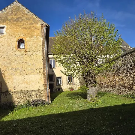 Apartment Monument Historique Renove Avec Gout Et Jardin *