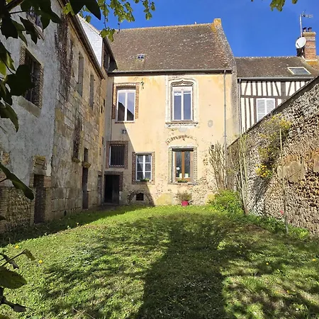 Monument Historique Renove Avec Gout Et Jardin Apartment *