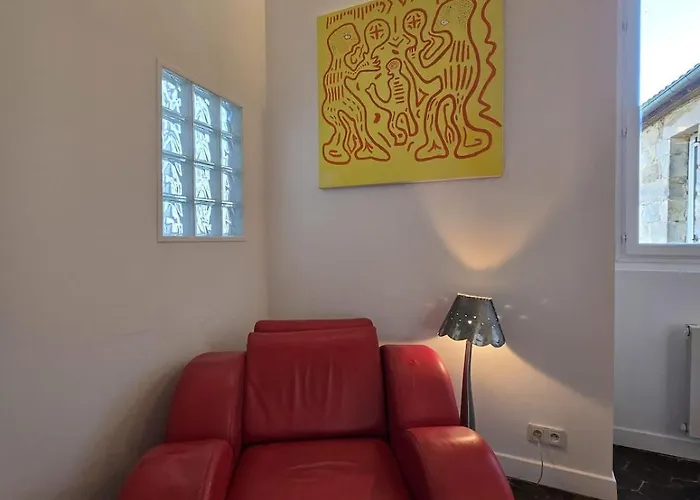 Apartment Monument Historique Renove Avec Gout Et Jardin