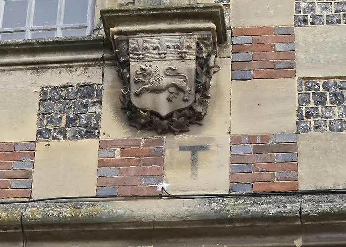 Ancien Palais De Justice Et Jardin Апартаменты Вернёй-сюр-Авр