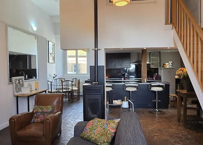 Monument Historique Renove Avec Gout Et Jardin * Verneuil d'Avre et d'Iton