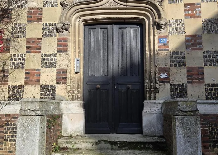 Ancien Palais De Justice Et Jardin *