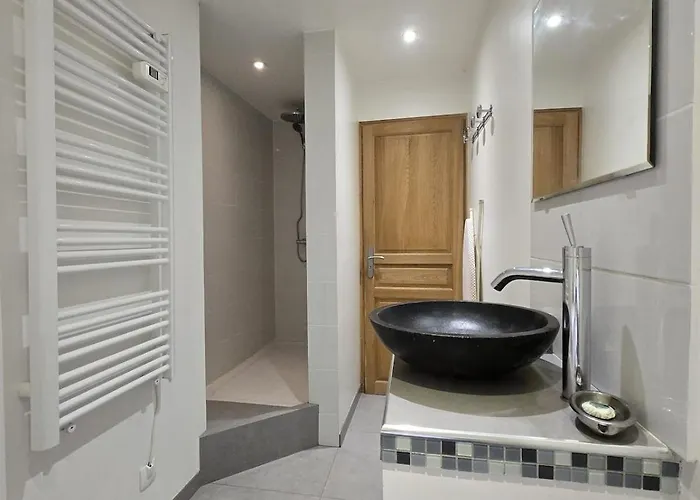 Monument Historique Renove Avec Gout Et Jardin *