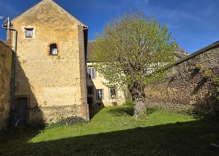 Apartment Monument Historique Renove Avec Gout Et Jardin *