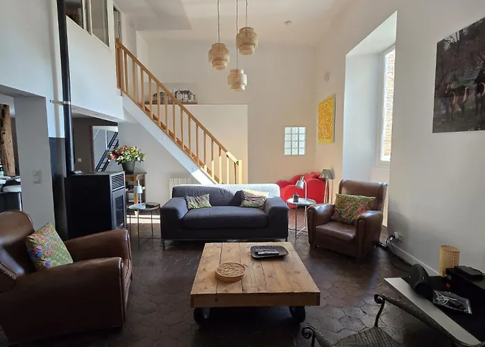 Monument Historique Renove Avec Gout Et Jardin